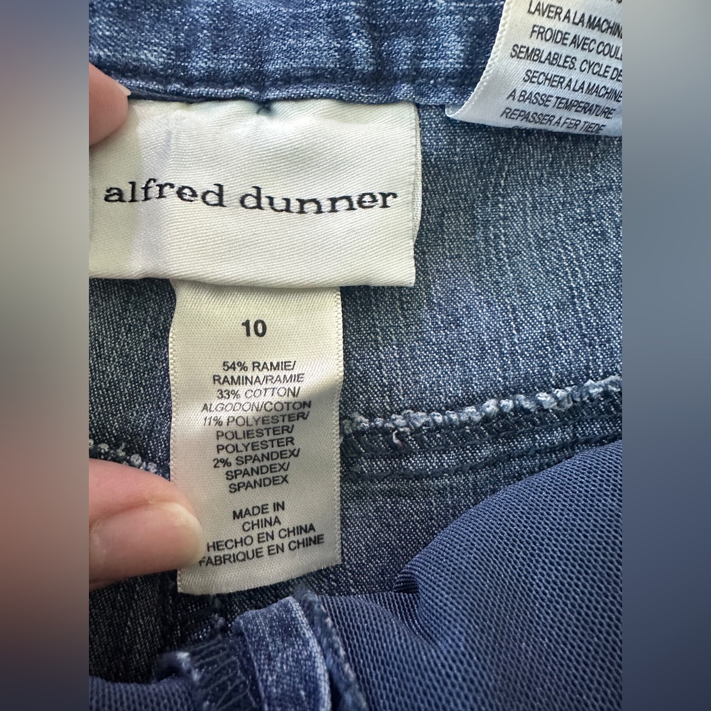 NWT Alfred Dunner Classic Blue Denim Average Length Jeans size 10 - Picture 6 of 7